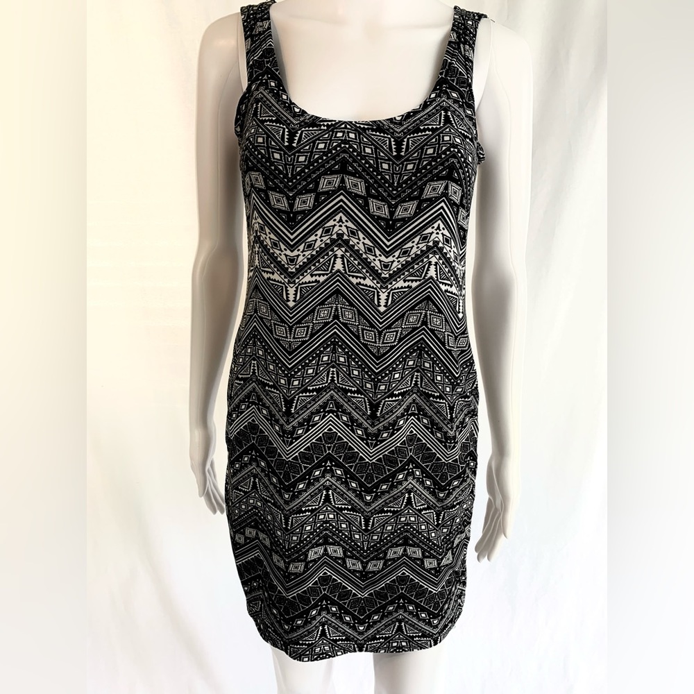 Love By Chelsie dress. Size XL. Above knees.